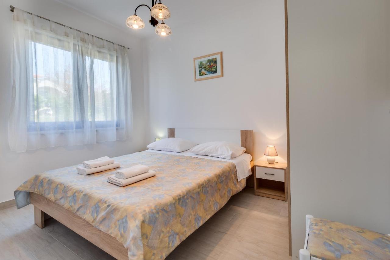 Family Friendly Seaside Apartments Kozino, Zadar - 5756 Petrcane Eksteriør bilde