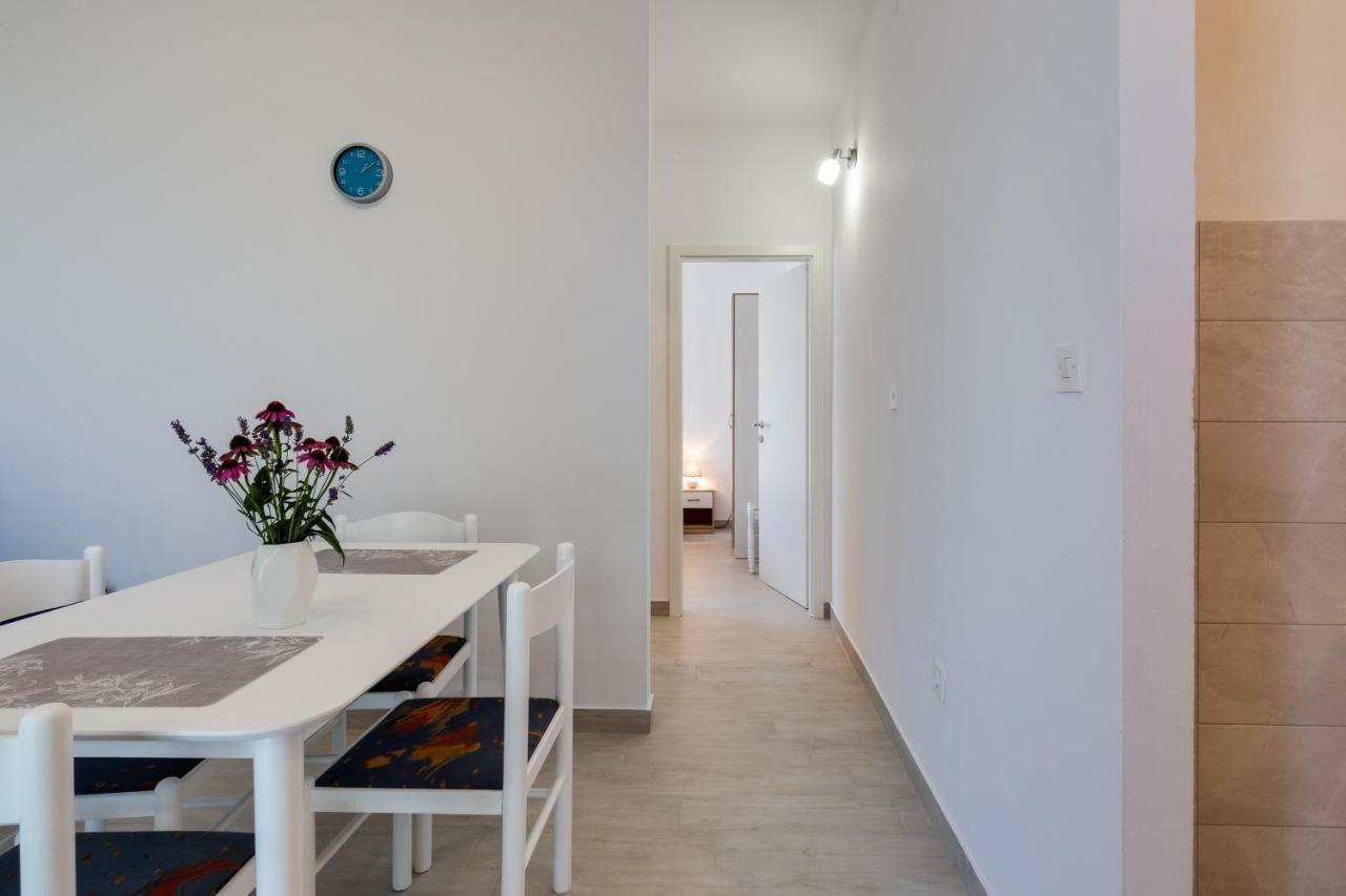 Family Friendly Seaside Apartments Kozino, Zadar - 5756 Petrcane Eksteriør bilde