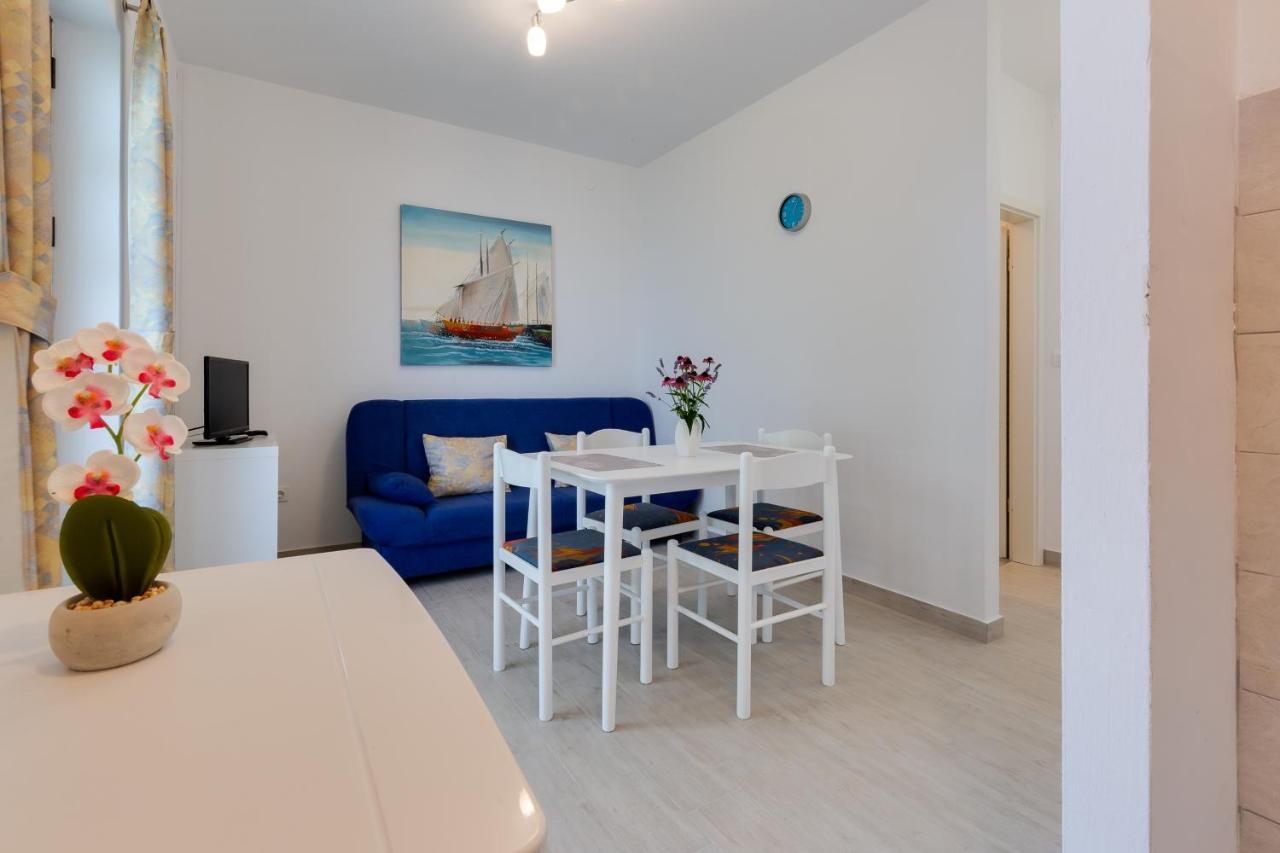 Family Friendly Seaside Apartments Kozino, Zadar - 5756 Petrcane Eksteriør bilde
